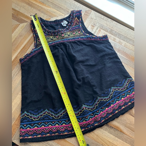 Gorgeous Anthropologie Akemi + Kin Mesa Black Embroidered Tank Top Size 4 - Picture 15 of 15
